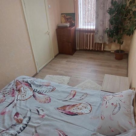 Оренда Затишної 2 Кімнатної Квартири В Самому Серці Рівного Apartment รีฟเน ภายนอก รูปภาพ